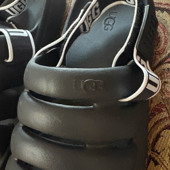 Woman's UGg sport slider . - Picture 4 of 6